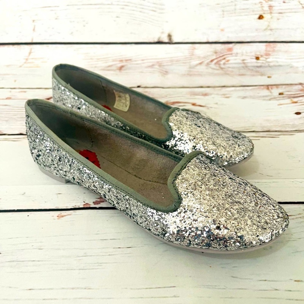 BN,NW Exquisite Silver Flats by Rocket Dog